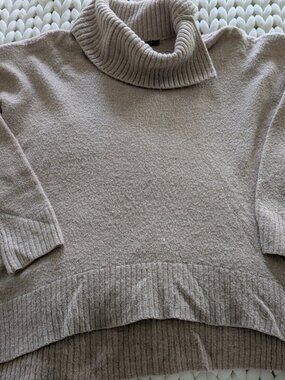 Banana Republic Tan Natual Color Oversize Sweater size XS